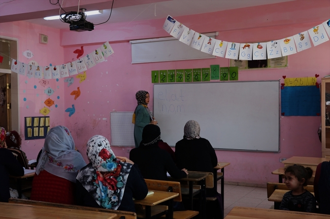 Okuma hayalini kızıyla gerçekleştirdi